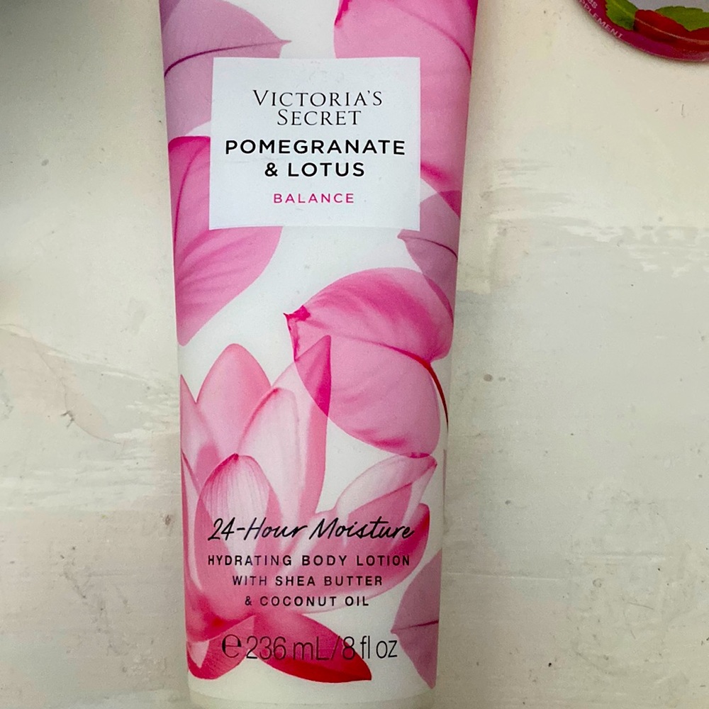 Victoria’s Secret pomegranate & lotus body lotion